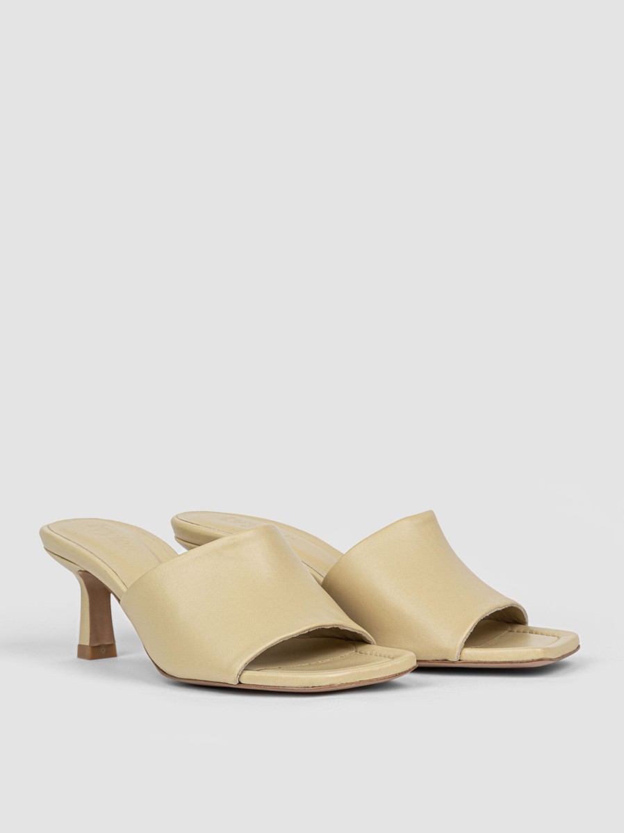 Women Ivylee Copenhagen Sandals | Cleo, Leather Mules Cream